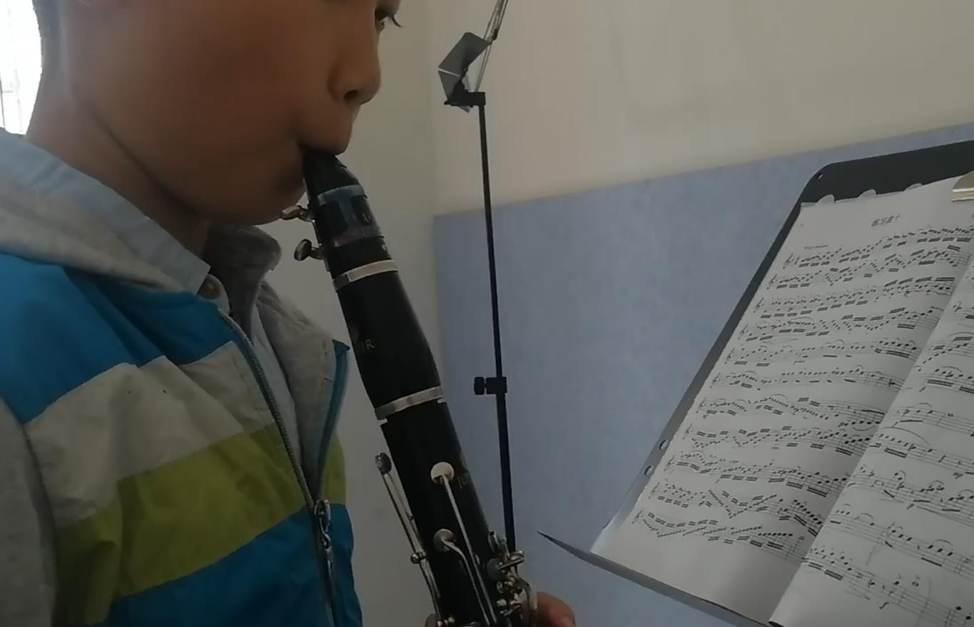 学习一年的何同学演奏的三级《小奏鸣曲》